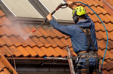 Démoussage et hydrofuge de toiture à Montbrun